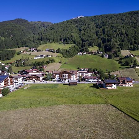 Hotel Stubaierhof Neustift im Stubaital Bagian luar foto